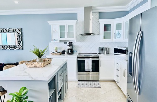 Rosarito House | New Luxury Beachfront Condo in Mar y Sol- Just 6 min away from Papa's & Beer!