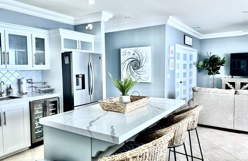 Rosarito House | New Luxury Beachfront Condo in Mar y Sol- Just 6 min away from Papa's & Beer!