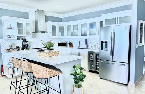 Rosarito House | New Luxury Beachfront Condo in Mar y Sol- Just 6 min away from Papa's & Beer!