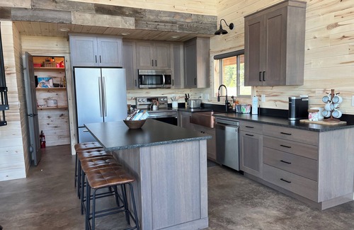 Island Park Cabin | New Luxury Cabin, Hot Tub, Teton Views - 4 Full Bath, Huge Family Room