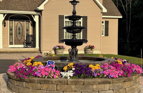 Stillwater House | NEW Luxury Charm Coach House 5 mi from Saratoga, King Suite, WiFi, central air
