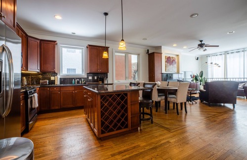 Ukrainian Village Condo | NEW LUXURY CONDO WITH PATIO DECK