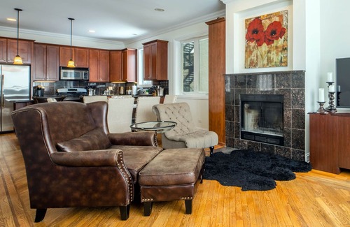 Ukrainian Village Condo | NEW LUXURY CONDO WITH PATIO DECK
