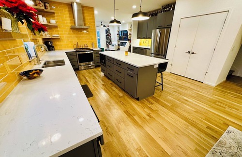Shelby Hills House | New Luxury Custom House near Downtown, spacious & modern with Fun Amenities!