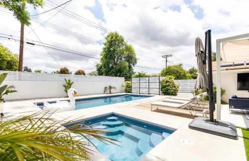 Los Angeles County House | New luxury entertaining house with Pool Spa Sauna Tesla charger Pets