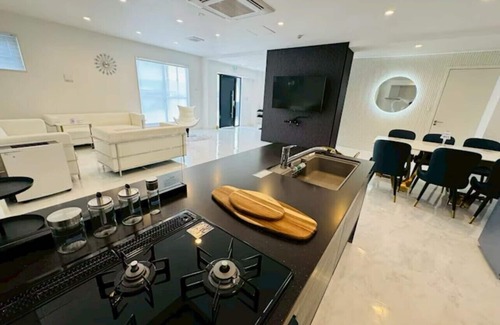 Hakata-ku Villa | New!Luxury Hills1500 sqm Superb patio Sauna BBQ Pool Parking 4 cars Pets allowed