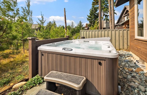 Cle Elum House | New, Luxury Home in Suncadia! Great Value * Hot Tub * Specials!