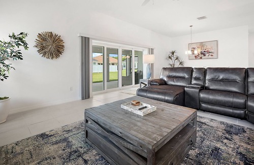 Wildwood House | New Luxury Home in The Villages! Near Brownwood Towne Center! Comfy Beds!