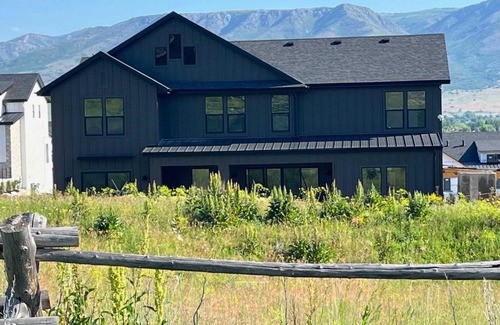 Ogden House | NEW Luxury Home super comfy By Snowbasin & Pow Mow