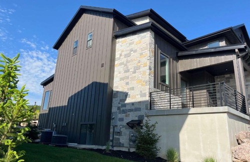 Ogden House | NEW Luxury Home super comfy By Snowbasin & Pow Mow