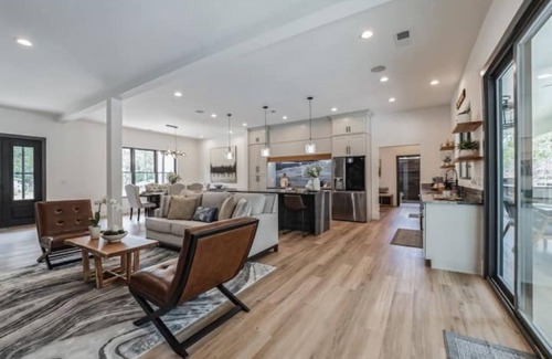 Fair Play House | New Luxury House on Lake Hartwell w/swim up bar