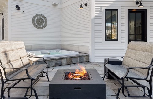 Grand Beach House | NEW LUXURY LAKE HOUSE close to beach with hot tub and screen porch!