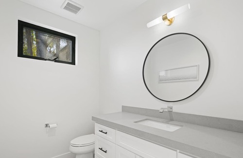 Encinitas House | New Luxury Listing, Fire Table, Walk to Beach, Ocean View Roof Deck, Garage