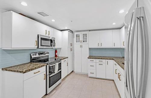 Mid Beach Apartment | New Luxury Miami Beach with private beach