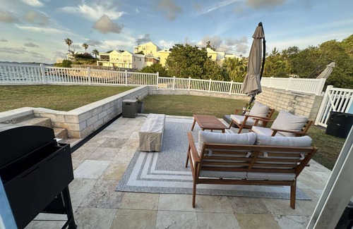 Southampton Apartment | New Luxury Oceanfront Unit with Private Beach