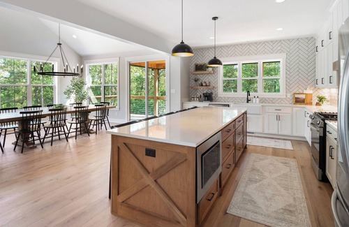 Bee Spring House | New Luxury Retreat - Nolin Lake & Mammoth Cave adventures await!