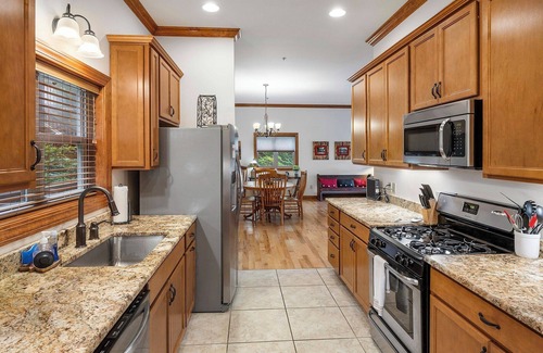 Whittier Condo | New Luxury Smoky Mountain Country Club Condo! Huge Deck with Gorgeous View!