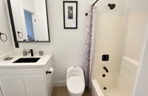Escalon House | New Luxury Stay Private 2 bdrm 2bath town home in Escalon CA