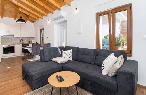 Cista Velika Villa | NEW luxury stone villa Lunis with pool