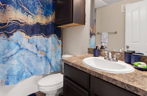 Medina Valley House | NEW Luxury Townhome w/ Pool & Gym