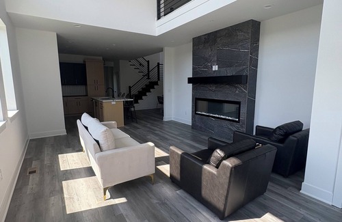 Olathe House | NEW Luxury townhome w/excellent location