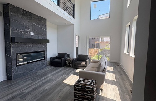 Olathe House | NEW Luxury townhome w/excellent location