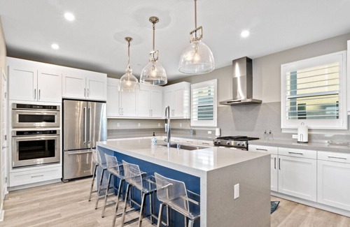 Serra Mesa House | NEW Luxury Townhouse w/Rooftop Deck