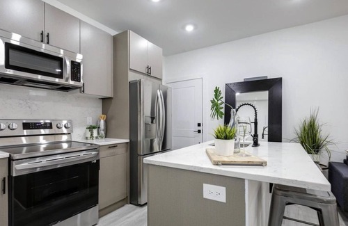 Kingman Park Bed & Breakfast | New Luxury Unit in Capitol Hill | Close to Trolley