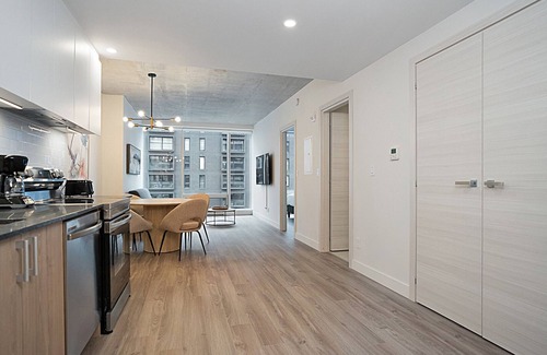 Quartier des Spectacles Apartment | New Luxury Unit in Heart of MTL 912 | Metro access