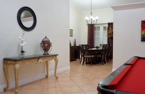 Richmond West House | NEW LUXURY VACATION DREAM RENTAL- SLEEPS 15!