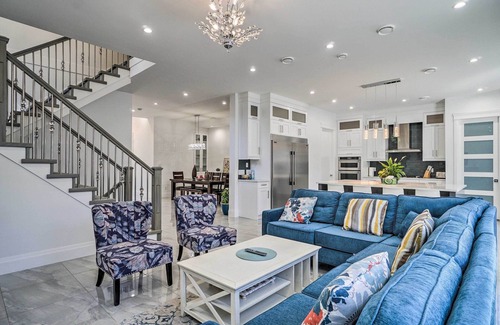 Surrey House | NEW! Luxury Vancouver Home w/Patio and Views of Dwtn