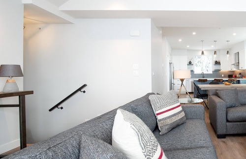 Silver Star Mountain Ski Chalet | NEW Luxury View Duplex on The Ridge – Ski-In/out with lots of extras!