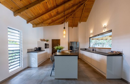 Jan Thiel Villa | New Luxury Villa 5 Minutes to the Beach and Restaurants/Shops