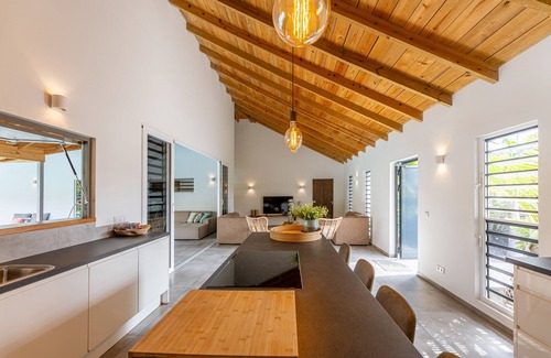 Jan Thiel Villa | New Luxury Villa 5 Minutes to the Beach and Restaurants/Shops