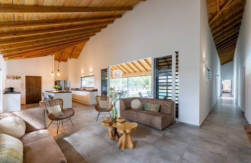 Jan Thiel Villa | New Luxury Villa 5 Minutes to the Beach and Restaurants/Shops