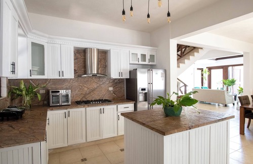 Pedro Brand House | NEW - Luxury Villa Camila +Private Cook +Pool + BBQ