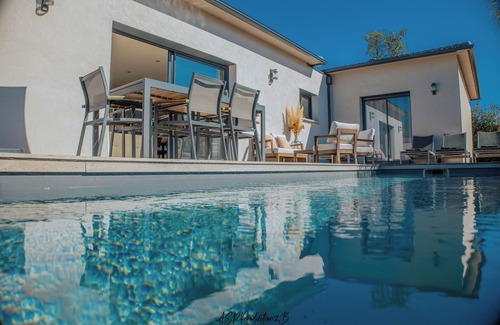 Querciolo House | New luxury villa with top-of-the-range fittings, swimming pool & garden