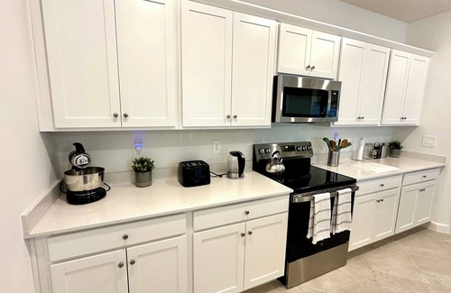 Lehigh Acres House | New Luxury Villa Home on Championship Golf Course. High speed WiFi AC