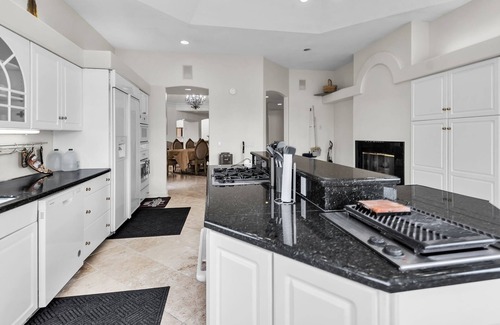 Laotto Villa | NEW! Luxury Villa with Spa, Fireplaces & Scenic Views