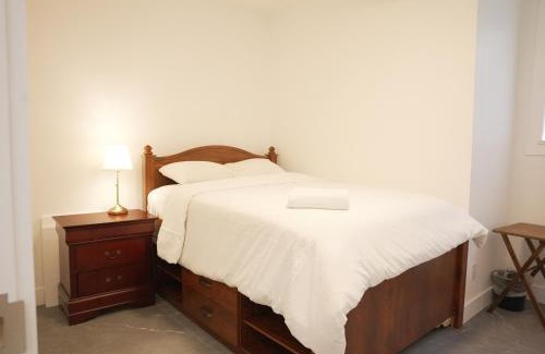 Montgomery House | New Luxury Walkout Suite Near University
