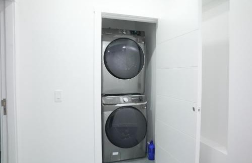 Montgomery House | New Luxury Walkout Suite Near University