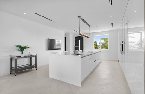 Palm Cay Condo | New Luxury Waterfront Condo, Palm Cay, The Bahamas