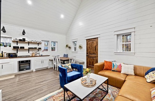 Rusk Cabin | NEW@LuxuryCABIN, 10 acres + Movie Cabin, Secret Reading Nook, Fire Pit, Deer+