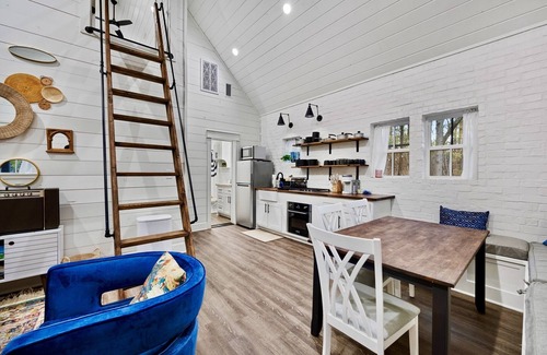 Rusk Cabin | NEW@LuxuryCABIN, 10 acres + Movie Cabin, Secret Reading Nook, Fire Pit, Deer+