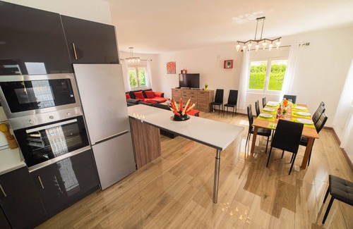 Padul House | New.magnifico Apartamento Planta Baja: Piscina Privada, Bbq, Jardín & Parking