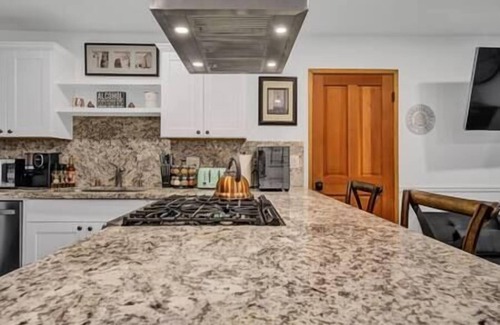 Los Gatos Other | NEW! May’s log cabin luxury studio farm stay.