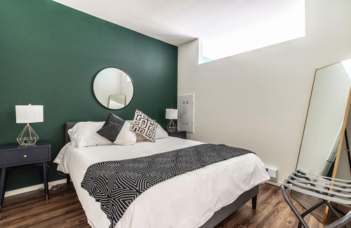 Mercer Island Apartment | NEW! Mercer Island 1 BR 4| FastWifi&Gym