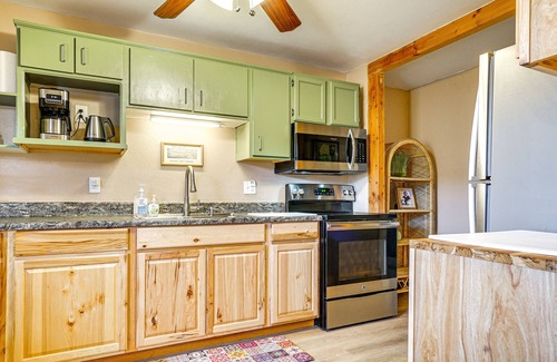 Truth or Consequences Cottage | New Mexico Cottage: Hot Springs Fed Tub On-Site