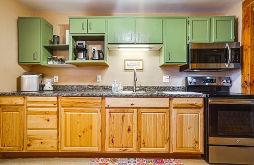 Truth or Consequences Cottage | New Mexico Cottage: Hot Springs Fed Tub On-Site