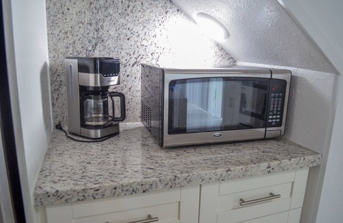 Cutler Bay House | New Miami Townhouse on Lake for Families FU 3 Bed, 2 Bathroom, 5 Persons.